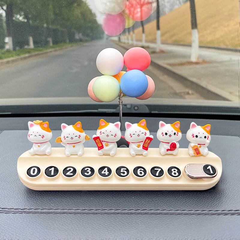 Dočasná parkovací cedule Šťastná kočka: Skrytá SPZ pro auto