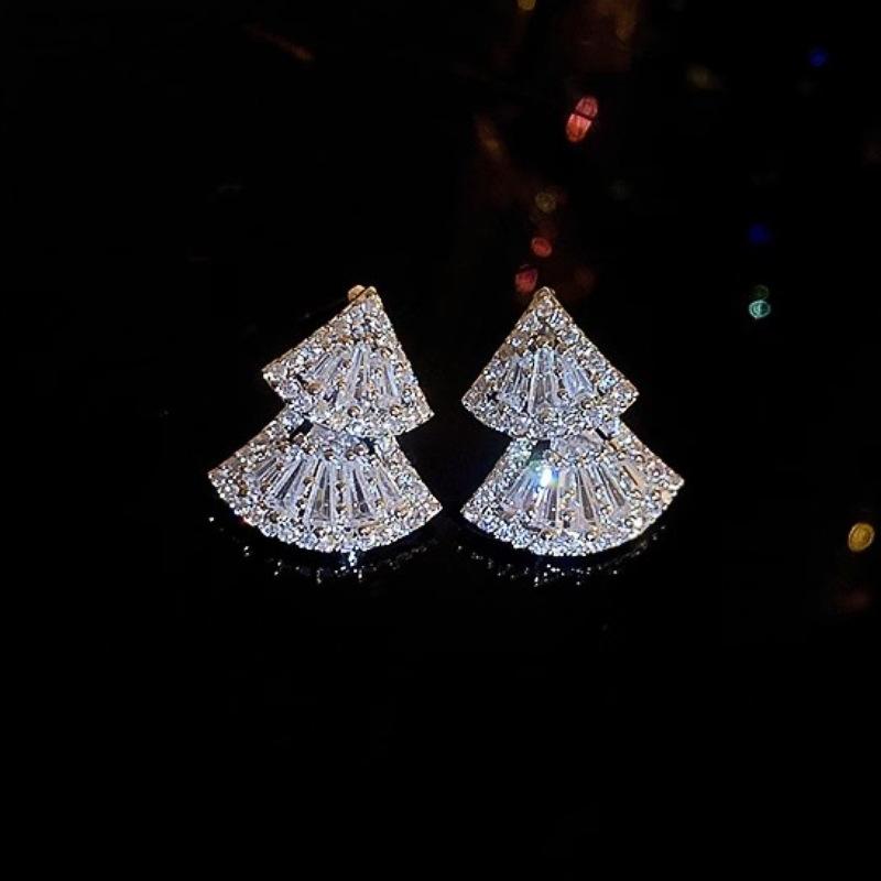 Shiny stud earrings for women, movable triangular geometric design, fashionable niche jewelry