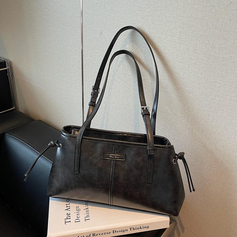 Large-capacity bag women's autumn and winter versatile 2025 new simple texture shoulder bag casual work commuter tote bag