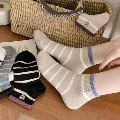 Chaussettes courtes rayées à blocs de couleurs pour femmes Printemps et Été Maille Respirante Ours Coton sans couture Chaussettes courtes pour femmes