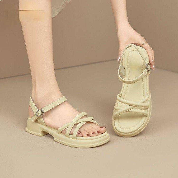 

Versatile thick-soled heightening sandals for women s outer wear 2025 summer new fashionable and foreign casual flat-bottomed one-word buckle sandals 35 абрикосовый