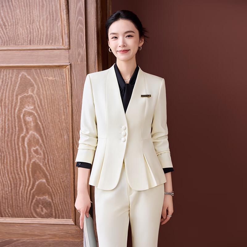 

Элегантный женский деловой костюм M