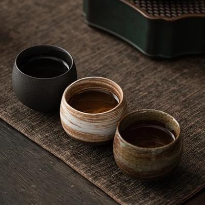 Japoniškas rankų darbo grubios keramikos arbatos puodelis Keraminis Kung Fu arbatos rinkinys Vieno puodelio senovinio stiliaus Ramus kelias Antikvarinės meistrystės dovana
