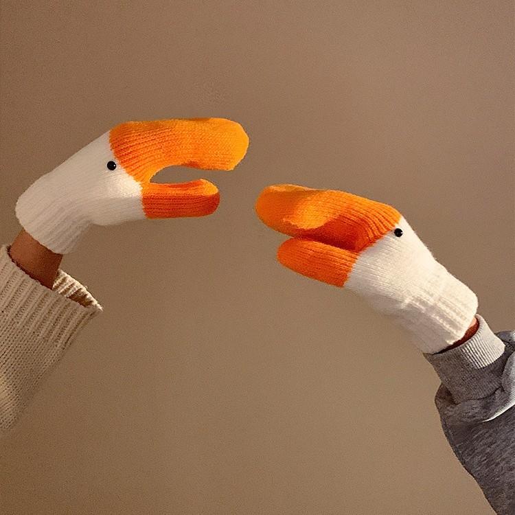 Creative and Funny Big Goose Wool Mittens for Women in Autumn and Winter Warm and Velvet Thickened To Prevent Cold Cute Couple Students