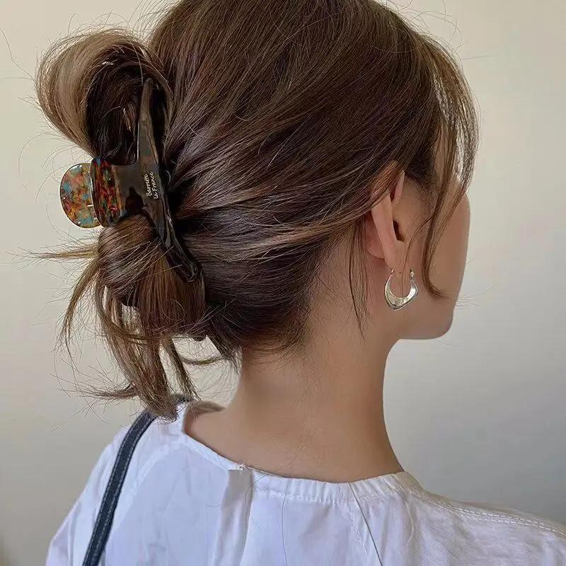 1 pz Elegante fermaglio per capelli, per la nuca delle donne, clip a squalo ins, nuovo copricapo a clip 2026, sensazione di alta gamma