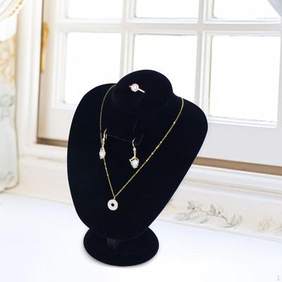 Showroom için Şık Mücevher Sergileme Mankeni Zincir Düzenleyici Kadife Kolye Modeli