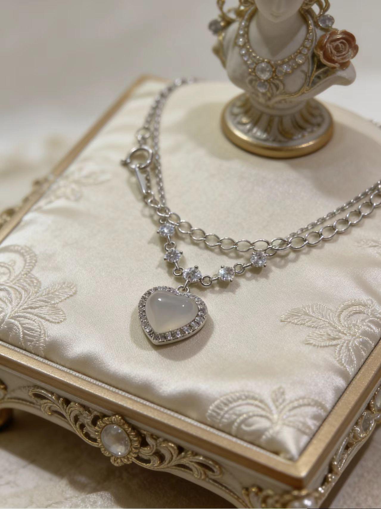 S925 Sterling Silver Heart Chalcedony Clavicle Pendant Necklace - Elegant and Luxurious Design 925 Silver