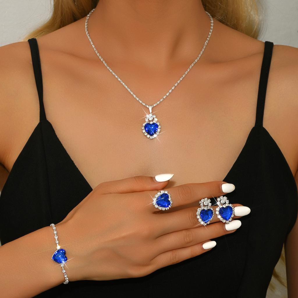 Fashionable Love Diamond Jewelry Set for Women with a Gentle and Luxurious Design Style