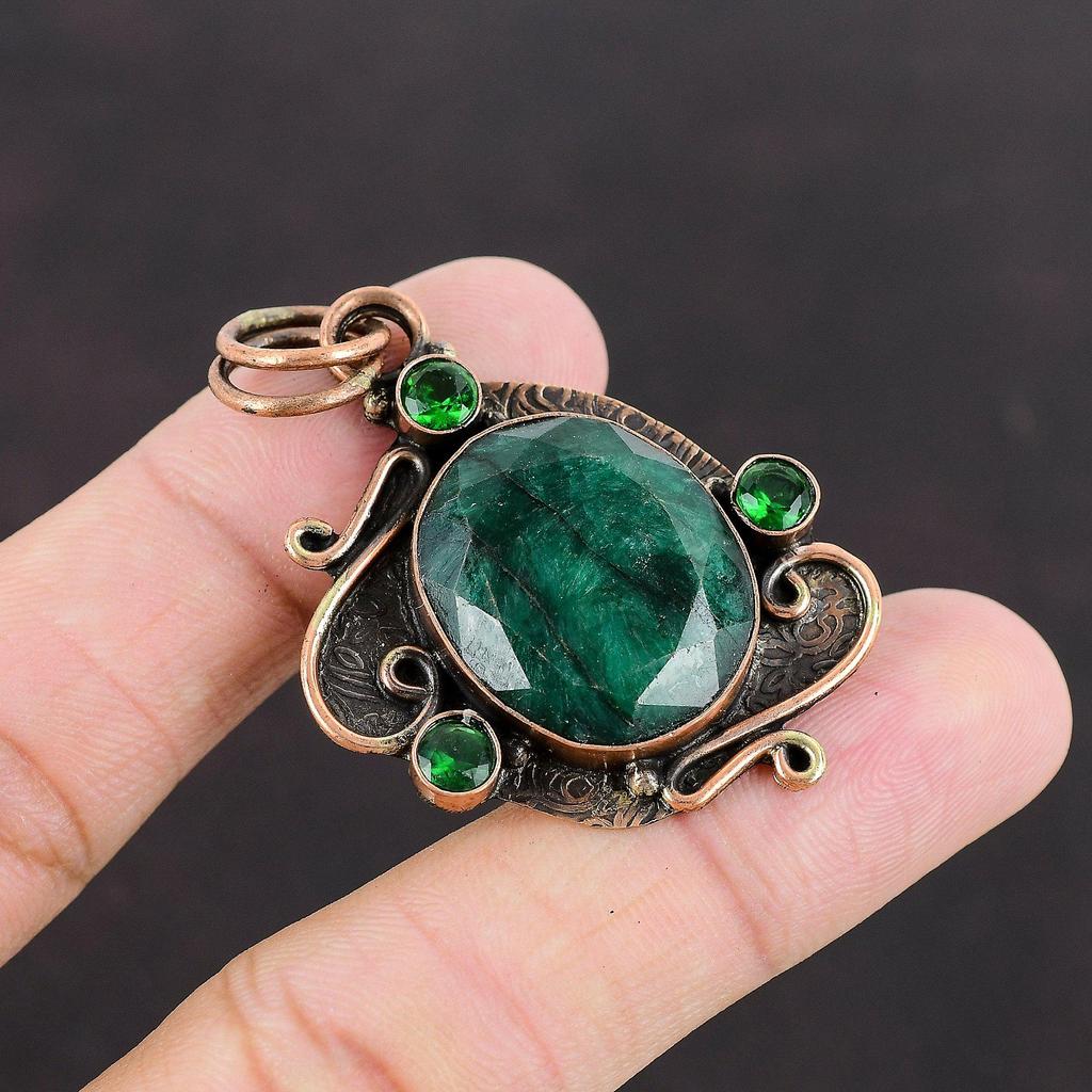 Pingente de esmeralda zambiana facetada, pingente de diópsido cromado, pingente de cobre, joias com pedras preciosas, joias de cobre feitas à mão, presente para ele, pedra de cura