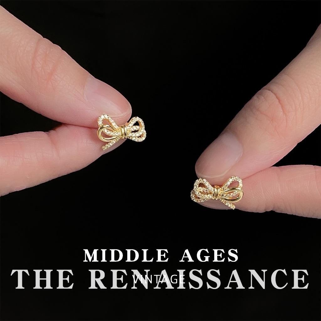 Light rope bow zircon stud earrings, small and sweet versatile commuter earrings.