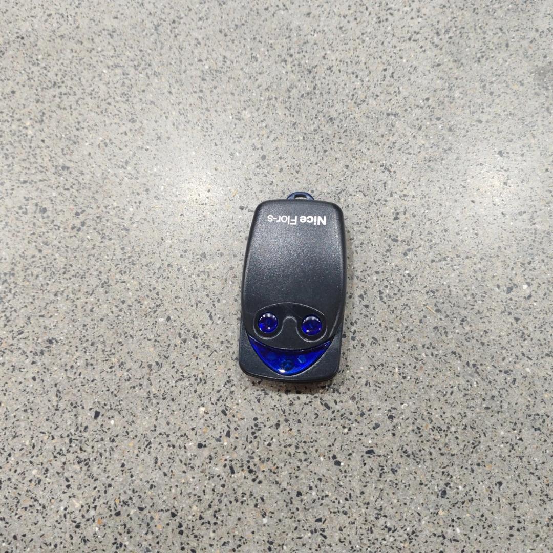 

1 шт. Гарний ручний передавач Nice 433,92 МГц з кодом, що змінюється, Nice Flor Flo2R Flo2R-S Flo4R-S Flor-S Пульт дистанційного керування для воріт, гаражних дверей