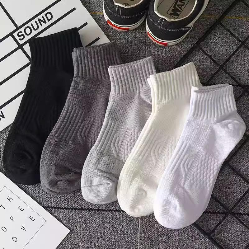 Herren Trendige Schwarz & Weiße Niedrig Geschnittene Geruchsresistente Schweißabsorbierende Kurze Socken für den Sommer
