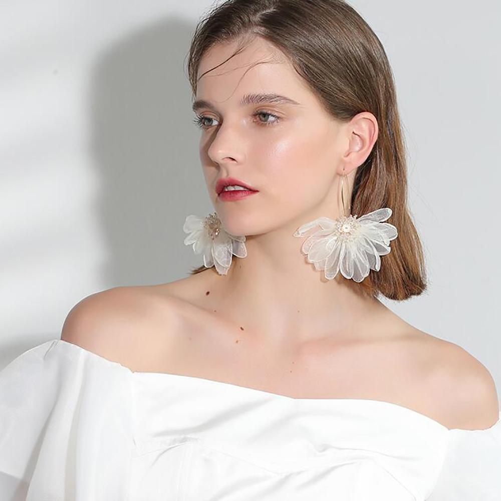 Holiday Wind Fairy Fabric Flower Earrings Mori Earrings Female Fashion Temperament Fresh Earrings.