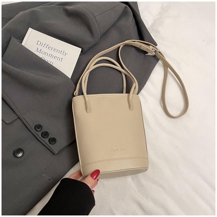 

Popular popular small bag women s spring and summer versatile 2025 new simple Korean version messenger bag women s bucket bag