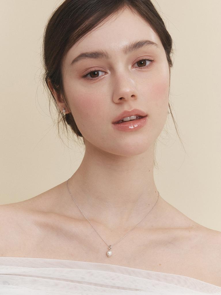 Engbrox Lily Pearl Necklace