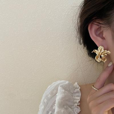 Vintage Metal Gold Color Flower Big Earrings for Women 2022 New Fashion Floral Statement Earrings Jewelry Gift
