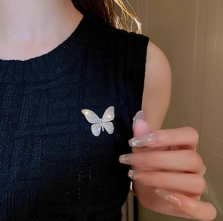 Butterfly Rhinestone Brooch Insect Shaped Pin Women’s Suit Lapel Accessory Elegant Metal Jewelry with Crystal Detailing