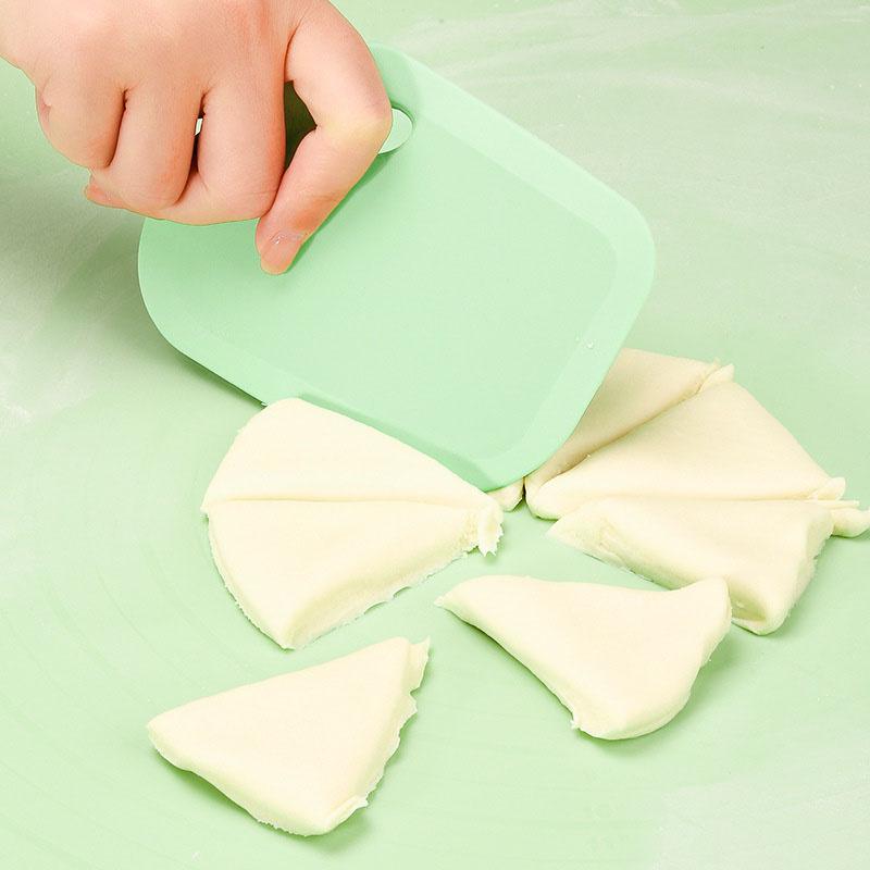 Multipurpose Dough Cutter Bowl Scraper Silicone Dough Scraper Baking Pizza Cutter for Bread Dough Fondant Cake Cream Spatula