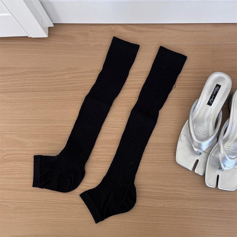 

Этот тонкий однотонный носок до щиколотки универсален и выполнен в стиле острой девушки.. В комплект входят пара гетр и бесшовные носки двойной вязки для женщин 1 pair чёрный