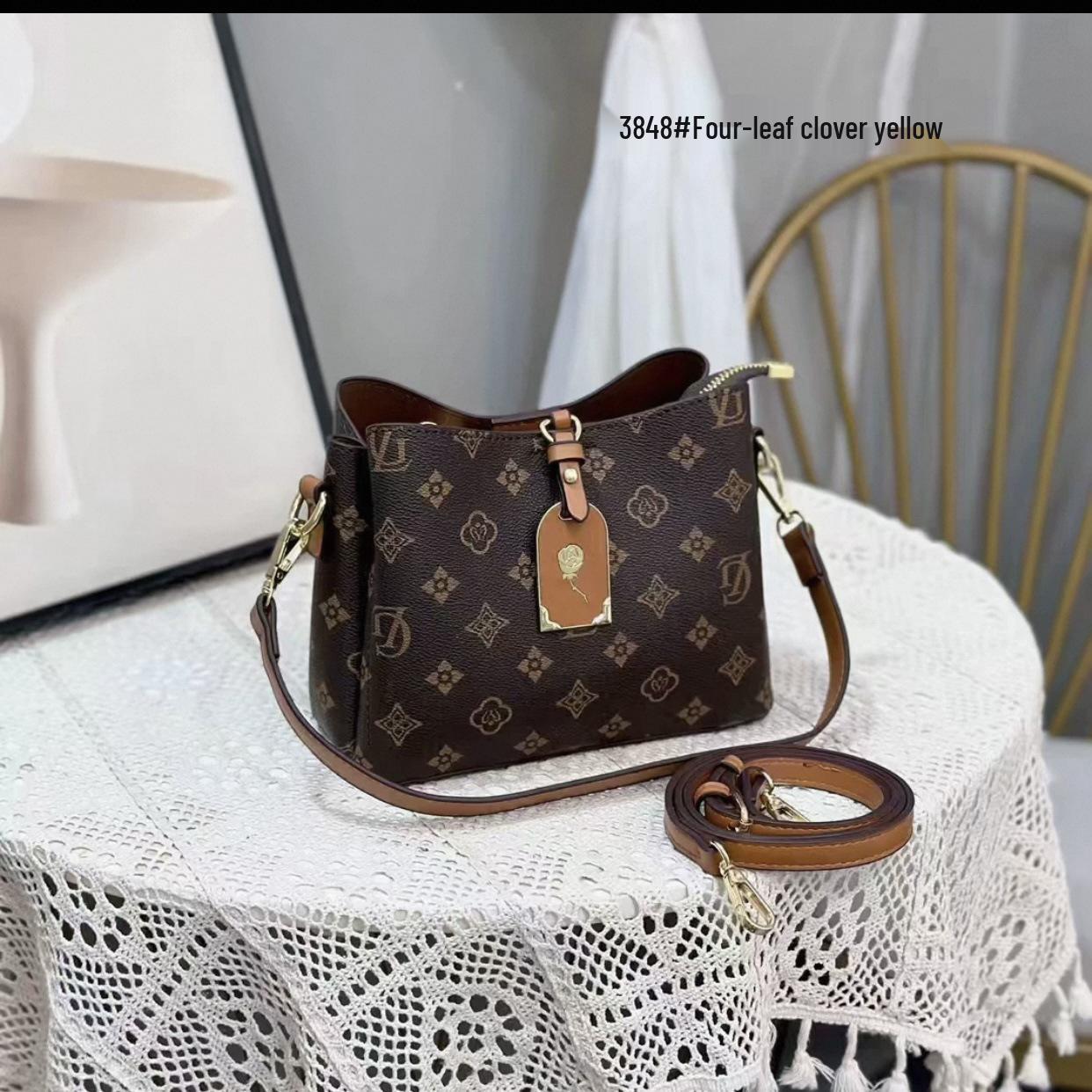 

Exquisite 2025 Korean Style Fashion Versatile High-End Shoulder and Crossbody Bag