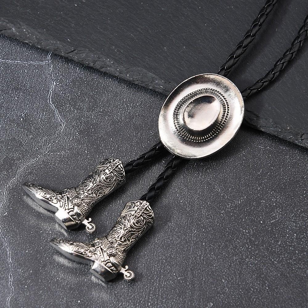 Squisito Cappello da Cowboy Stivali Collana Lega di Zinco Corda di Cuoio Decorazione con Nodo Versatile