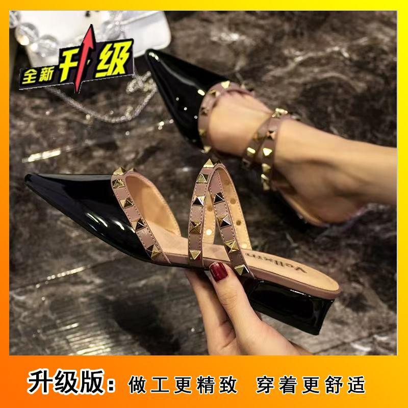 Rivet medium heel baotou cool slippers women's patent leather shallow heel willow pointed half slippers new in summer 2025