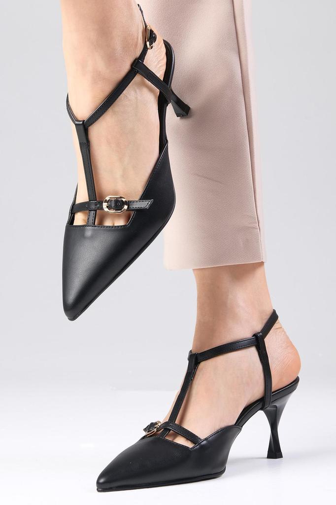 Hellbraune Riemchen-Damenschuhe mit offenem Rücken