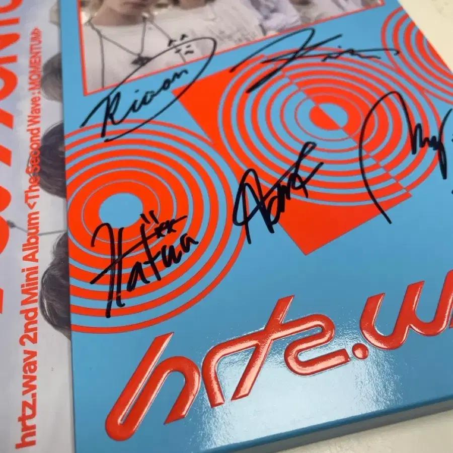 HRTZ.WAV MOMENTUM Not for sale sealed Autographed album