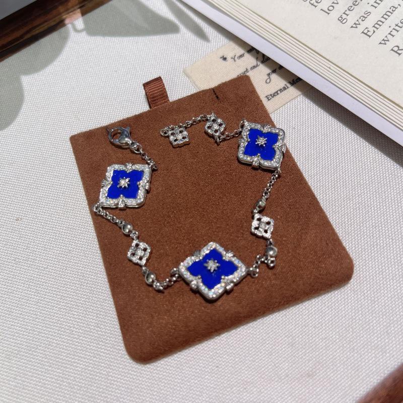 

Italian Cloth Qi Lati Natural White Fritillary Four-Leaf Clover Bracelet Women S Fashion Retro Rhombus Chalcedony Jewelry