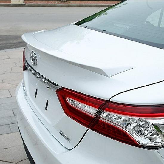 Kit Carrozzeria Stile USA per Camry Gen 8 Modelli 18-23: Spoiler Posteriore, Lip Anteriore, Spoiler sul Tetto, Minigonne Laterali