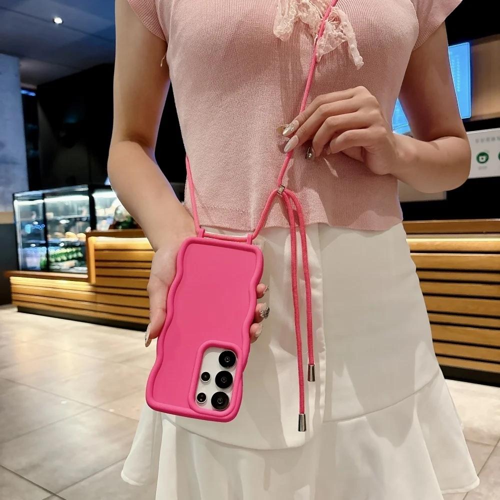 Wellen-Crossbody-Handgelenkriemen-Hülle für Samsung Galaxy S2 Ultra S24 Plus Lanyard Einfarbige Weiche Flüssigsilikonhülle