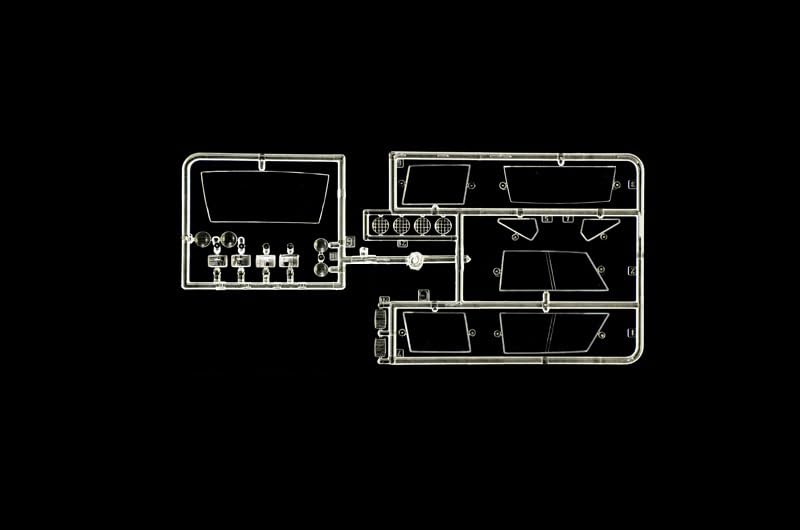 PLATZ Italeri 1/24 Scale Range Rover Classic Plastic Model Kit (IT3644) with Japanese Instructions (Automobile)