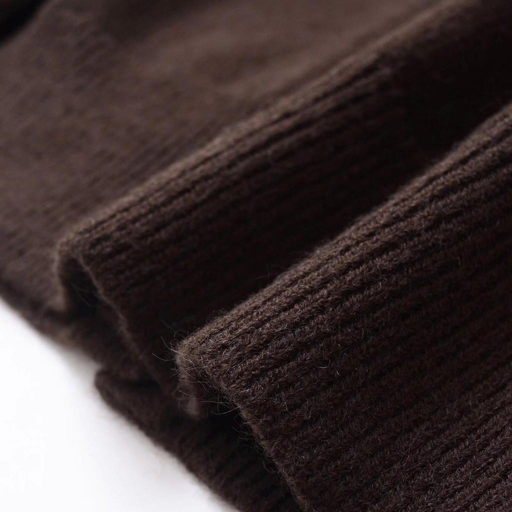 Spring 2025 Women's Casual Round Neck Single-Breasted Knit Top