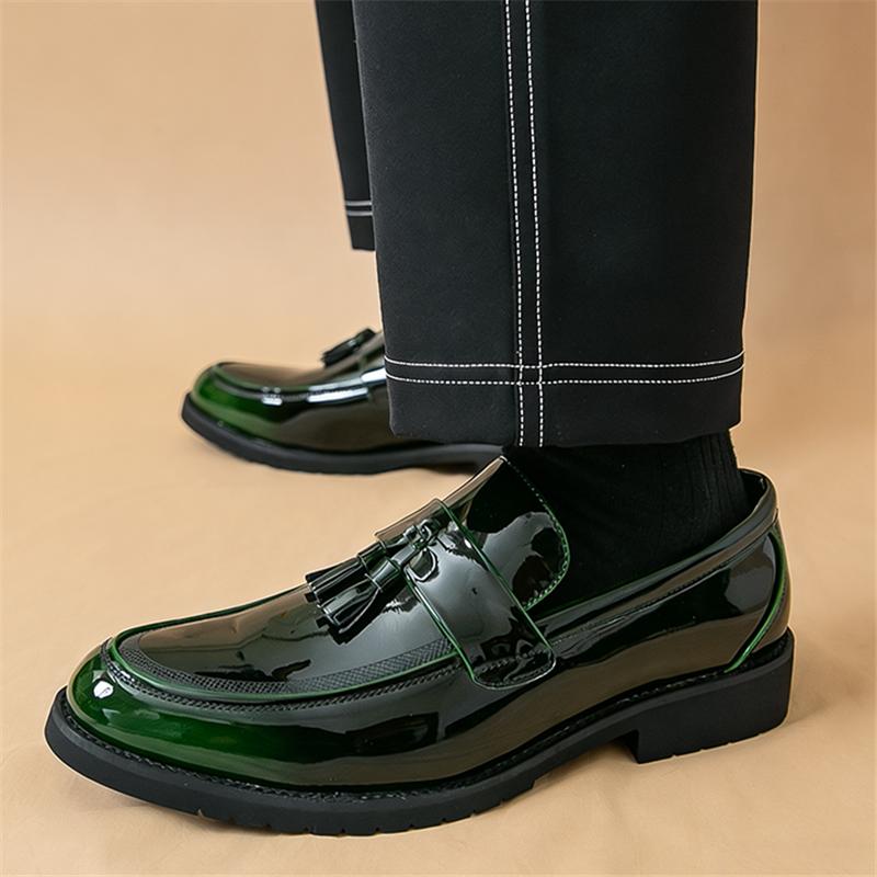 Luxury Designer New Glossy Tassels Patent Leather Casual Business Shoes For Men Slip on Loafter Formal Wedding Dress Homecoming