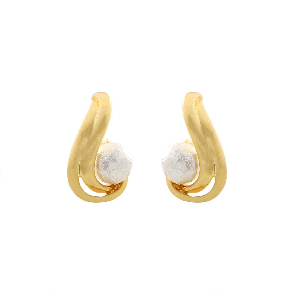 Vintage Minimalistische Ohrstecker mit Wirbelblatt-Design in gebürstetem Gold und texturierten Baumwollperlen für Damen