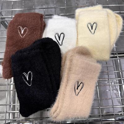 Women's Velvet Socks Autumn and Winter Thicken Thermal Heart Coral Velvet Sleep Plush Floor Black White Socks Underwear