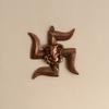 Lord Ganesha auf Hakenkreuz-Wandbehang aus Metall (Braun)