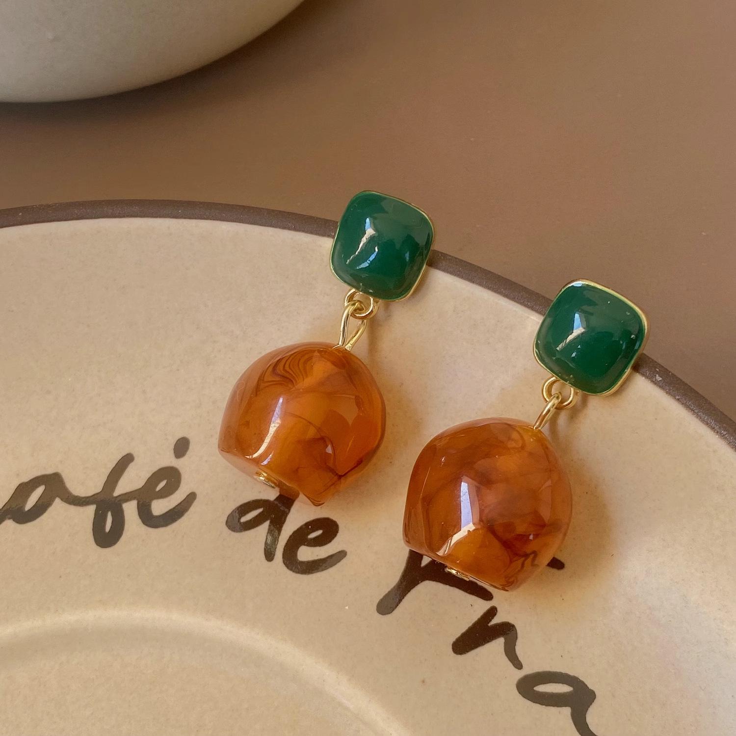 Retro Hong Kong Geometric No-Piercing Court Style Earrings for Women