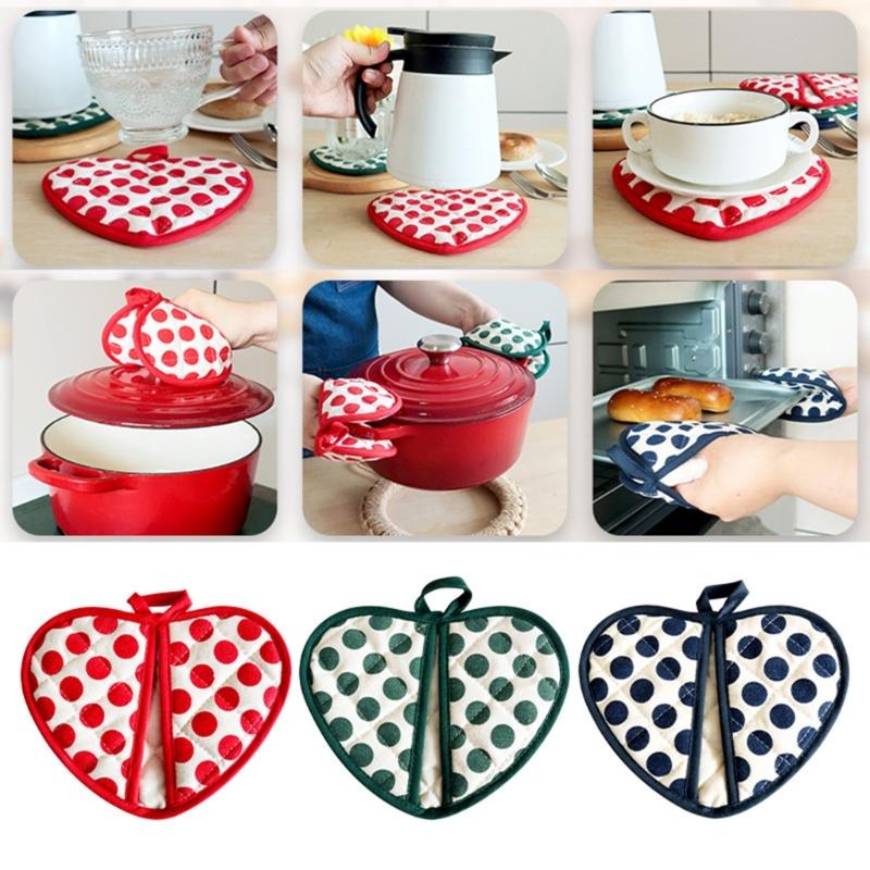 Efficient Heatproof Oven Mitts With Double Layer Protections For Safe Handling Of Hot Pan Trays And Dishes