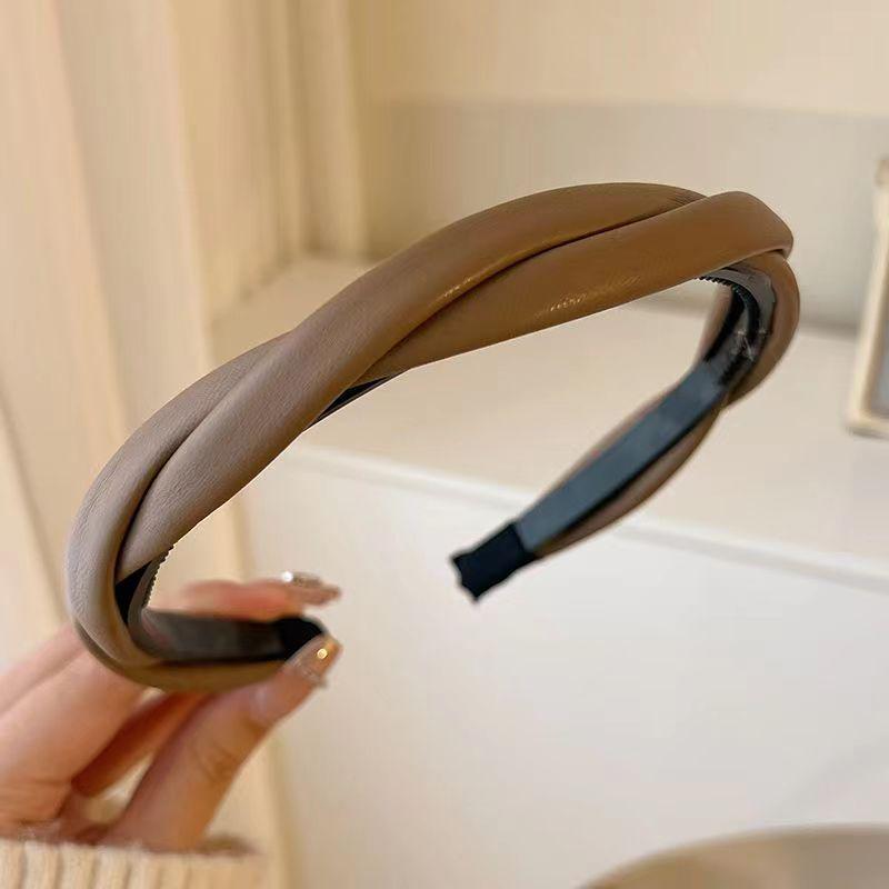 

Women s Wide Headband: Thick, High Skull Design for Small Face Effect, Comfortable Sponge Fit, Large Head Circumference Hair Accessory.