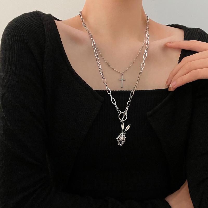 Dvouvrstvý punkový náhrdelník s křížkem a králíkem - unisex hip-hopový styl