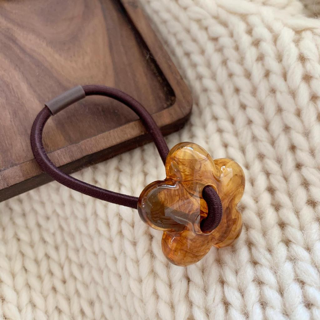2023 Fresh Spring Flower Headband: High-Elastic Cowhide Hair Accessory for Simple Elegance