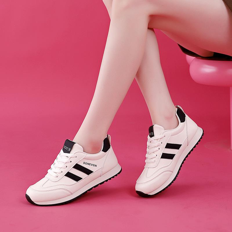Lightweight Women's Sneakers for Stepping On Shit 2025 New Spring Versatile Leather Soft-soled Non-slip Forrest Gump Shoes L903