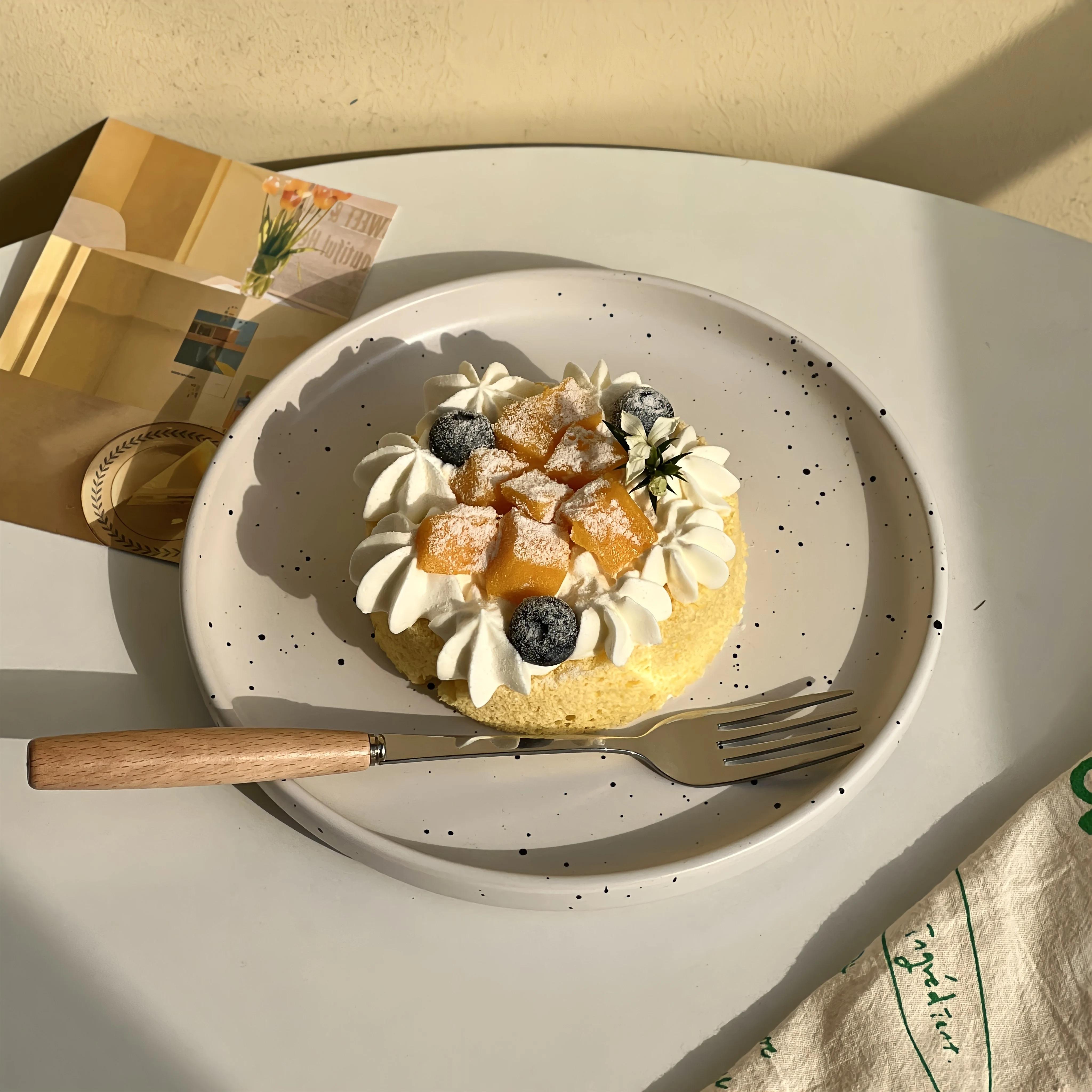 

Керамическая тарелка с брызгами краски Простая Ретро Тарелка для западной кухни Тарелка для стейка и пасты Обеденное блюдо Поднос для фруктов и десертов Блюдо для овощного салата 8 inches белый