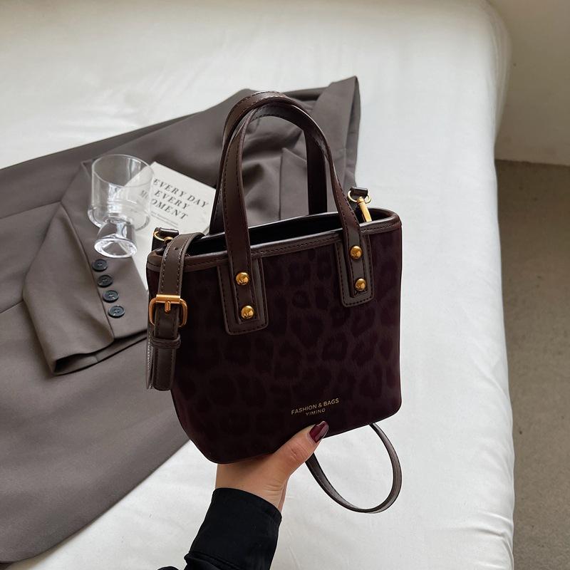 Premium Commuter Handbag Female 2025 New Autumn and Winter Retro Messenger Bag Versatile Leopard Print Bucket Bag