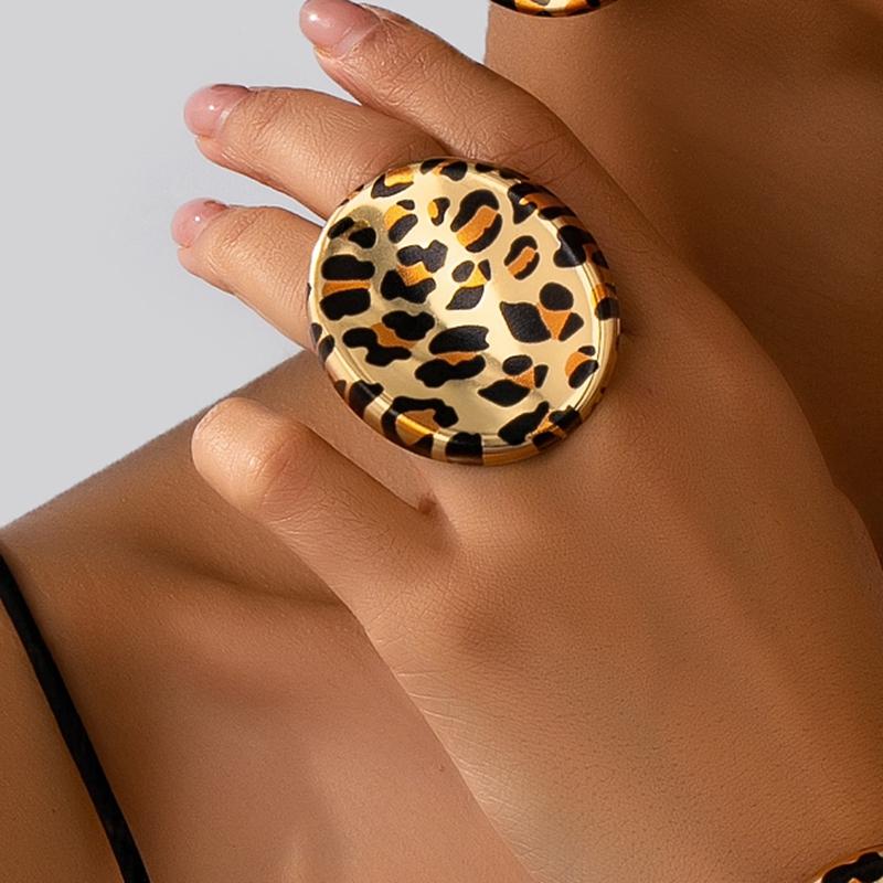 

A Women s Ring, a Sexy Geometric Leopard Print Ring, Suitable for Daily Wear and Autumn and Winter Wear