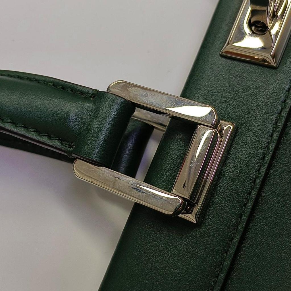 [Pre-Owned] Zumi Double G Buckle Leather Large Capacity Shoulder Crossbody Tote Bag Medium - Very Good #KV32HG
