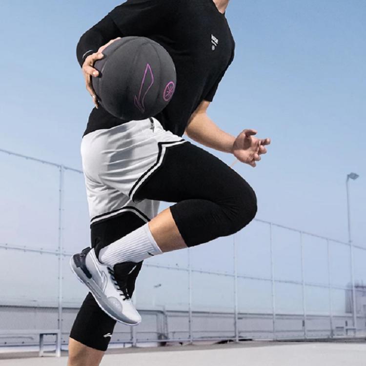 Li Ning Logolu Baskılı Nefes Alabilen Düz Paça Basketbol Şortu Erkek şortu Açık-Duman-Grisi AAPT043-2