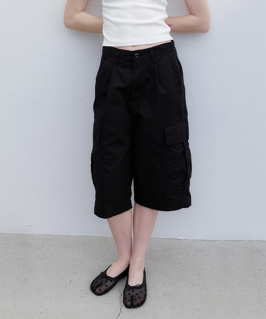 Aendeuel Wide Cargo Bermuda Pants - Black