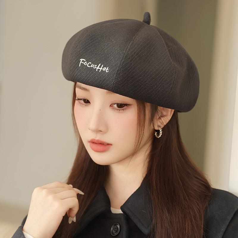 

Новая осенне-зимняя шляпа для женщин в корейском стиле, универсальный берет для улицы, повседневная шляпа художника, для большого обхвата головы, подчеркивающая лицо, маленькая восьмиугольная шляпа One Size